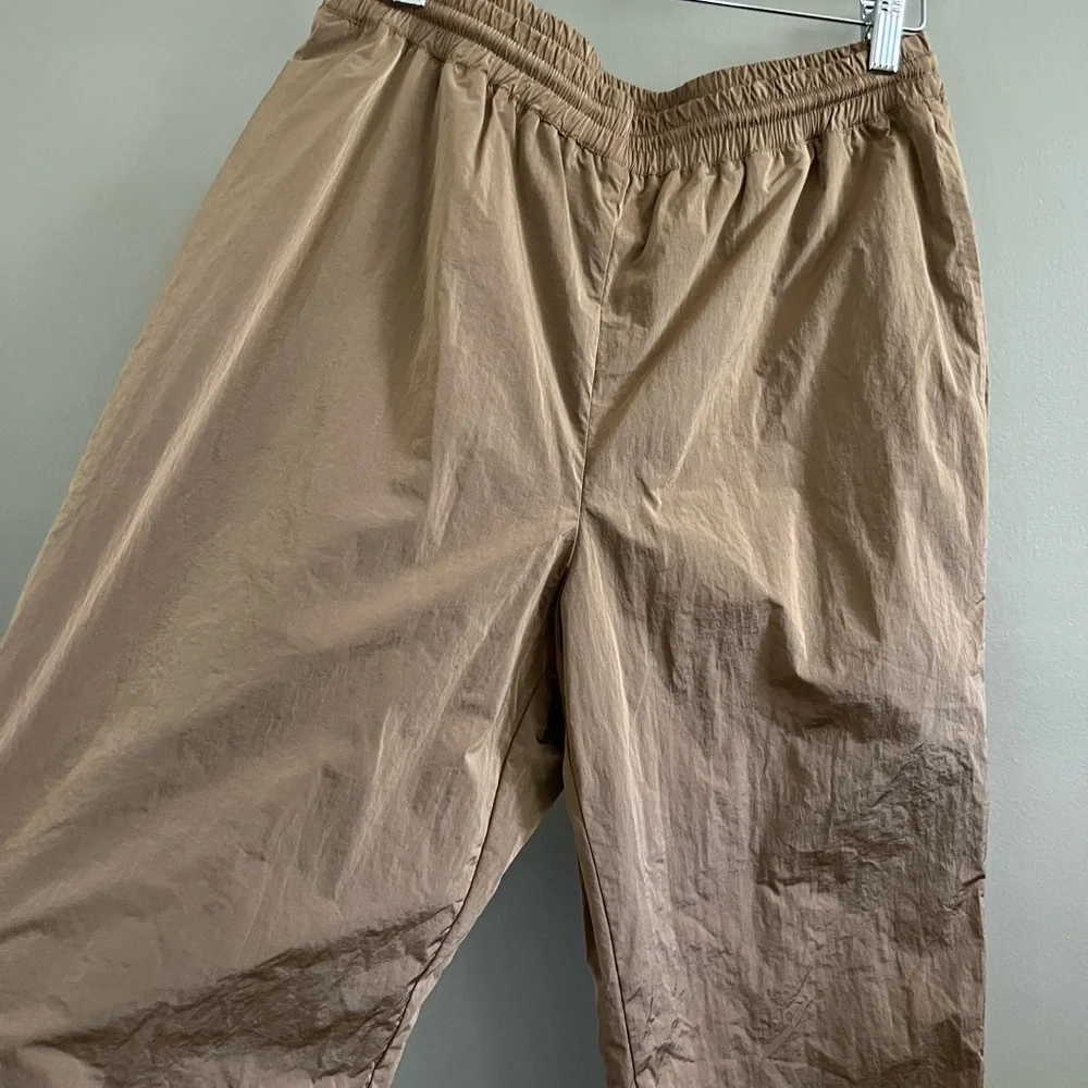 Good American GA-CLEAR Shine Boyfriend Pant Brown Tan - Swishy Track Pant‎